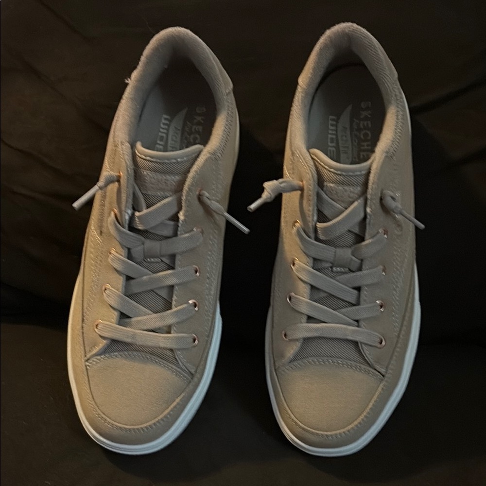 Skechers womens Taupe Casual Sneakers, brand new never worn.